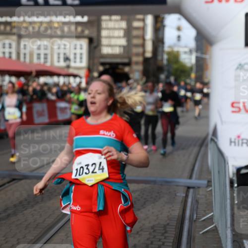 05.10.2025 - 20. swb-Marathon Bremen Yannick Fuchs http://msf.ph/oto/9228310 05.10.2025 11:01:44 Ziel 7908, 9278, 9322, 9371, 9432, 10026, 10030, 10056, 10157, 10324, 10336, 10562, 11223, 11463, 11493, 11732, 11733 meine-sportfotos.de