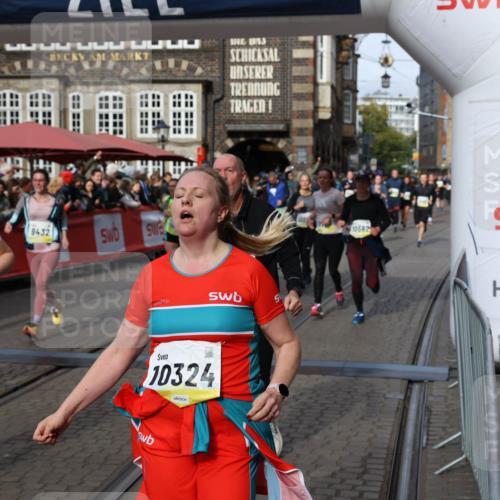 05.10.2025 - 20. swb-Marathon Bremen Yannick Fuchs http://msf.ph/oto/9228322 05.10.2025 11:01:44 Ziel 7908, 9278, 9322, 9371, 9432, 10026, 10030, 10056, 10157, 10324, 10336, 10562, 11223, 11463, 11493, 11732, 11733 meine-sportfotos.de