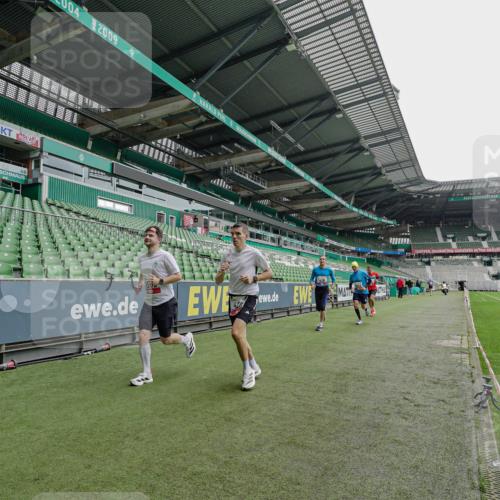 05.10.2025 - 20. swb-Marathon Bremen Michael Burmester http://msf.ph/oto/9228324 05.10.2025 12:30:41 Laufen im Stadion 419, 426, 603, 618, 999, 1293, 1565, 1647, 2056, 2133, 5060 meine-sportfotos.de