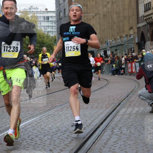 05.10.2025 - 20. swb-Marathon Bremen Strokosch-Dieckow http://msf.ph/oto/9228330 05.10.2025 10:50:29 Ziel 9267, 9299, 9337, 9986, 10066, 10199, 10251, 10638, 11239, 11241, 11254, 11298, 11344, 11466, 11531, 11660, 11740 meine-sportfotos.de