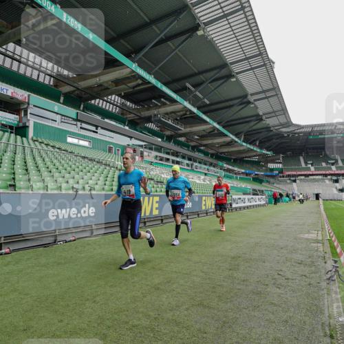 05.10.2025 - 20. swb-Marathon Bremen Michael Burmester http://msf.ph/oto/9228332 05.10.2025 12:30:43 Laufen im Stadion 419, 426, 603, 618, 999, 1293, 1565, 1647, 2056, 2133, 5060 meine-sportfotos.de
