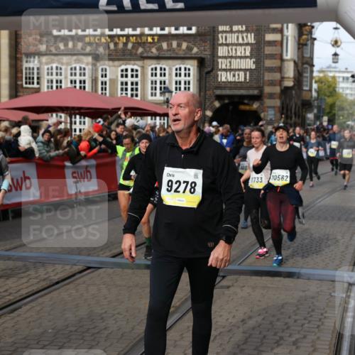 05.10.2025 - 20. swb-Marathon Bremen Yannick Fuchs http://msf.ph/oto/9228333 05.10.2025 11:01:45 Ziel 7908, 9278, 9322, 9371, 9432, 10026, 10030, 10056, 10324, 10562, 11223, 11463, 11493, 11732, 11733 meine-sportfotos.de