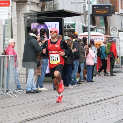 05.10.2025 - 20. swb-Marathon Bremen Strokosch-Dieckow http://msf.ph/oto/9228334 05.10.2025 10:31:33 Ziel 9291, 11201, 9291, 11201 meine-sportfotos.de