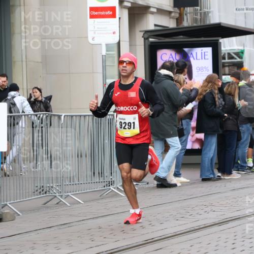 05.10.2025 - 20. swb-Marathon Bremen Strokosch-Dieckow http://msf.ph/oto/9228339 05.10.2025 10:31:34 Ziel 9291, 11201, 9291, 11201 meine-sportfotos.de