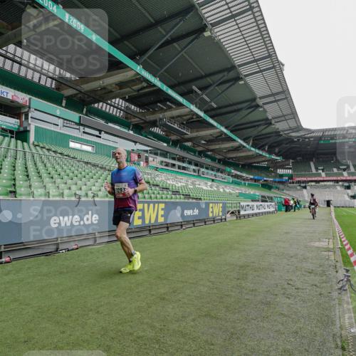05.10.2025 - 20. swb-Marathon Bremen Michael Burmester http://msf.ph/oto/9228350 05.10.2025 12:30:54 Laufen im Stadion 419, 426, 603, 618, 999, 1293, 1565, 1647, 1814, 2056, 2133, 5060 meine-sportfotos.de