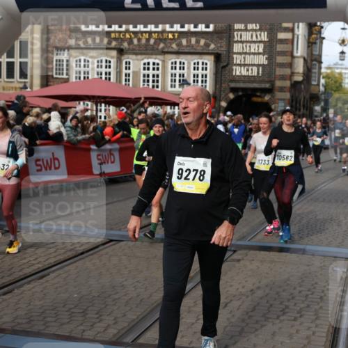 05.10.2025 - 20. swb-Marathon Bremen Yannick Fuchs http://msf.ph/oto/9228352 05.10.2025 11:01:45 Ziel 7908, 9278, 9322, 9371, 9432, 10026, 10030, 10056, 10324, 10562, 11223, 11463, 11493, 11732, 11733 meine-sportfotos.de