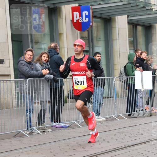 05.10.2025 - 20. swb-Marathon Bremen Strokosch-Dieckow http://msf.ph/oto/9228361 05.10.2025 10:31:35 Ziel 9291, 11201, 9291, 11201 meine-sportfotos.de