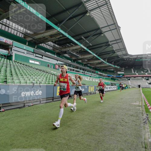 05.10.2025 - 20. swb-Marathon Bremen Michael Burmester http://msf.ph/oto/9228363 05.10.2025 12:31:03 Laufen im Stadion 6, 8, 419, 426, 603, 618, 999, 1293, 1565, 1647, 1814, 2056, 2133, 9110, 5060 meine-sportfotos.de