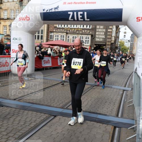 05.10.2025 - 20. swb-Marathon Bremen Yannick Fuchs http://msf.ph/oto/9228365 05.10.2025 11:01:46 Ziel 9269, 9278, 9322, 9432, 9782, 10026, 10030, 10056, 10324, 10562, 11223, 11463, 11493, 11732, 11733 meine-sportfotos.de