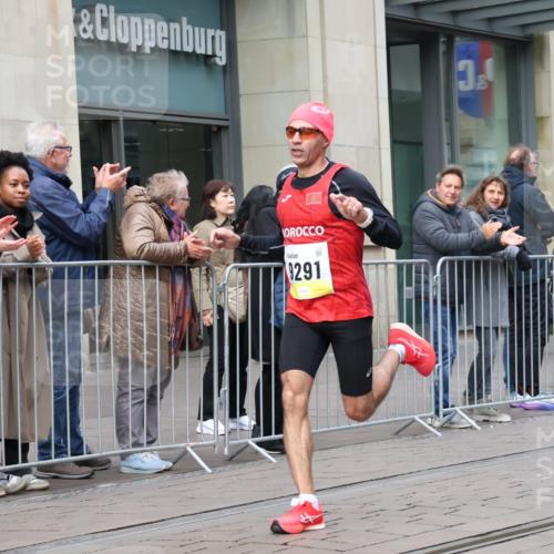 05.10.2025 - 20. swb-Marathon Bremen Strokosch-Dieckow http://msf.ph/oto/9228366 05.10.2025 10:31:36 Ziel 9291, 11201, 9291, 11201 meine-sportfotos.de