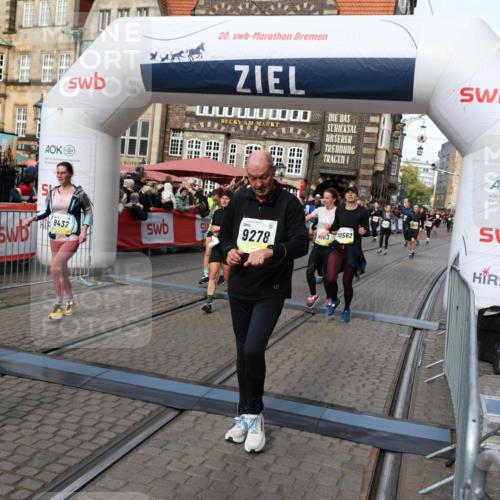 05.10.2025 - 20. swb-Marathon Bremen Yannick Fuchs http://msf.ph/oto/9228371 05.10.2025 11:01:46 Ziel 9269, 9278, 9322, 9432, 9782, 10026, 10030, 10056, 10324, 10562, 11223, 11463, 11493, 11732, 11733 meine-sportfotos.de