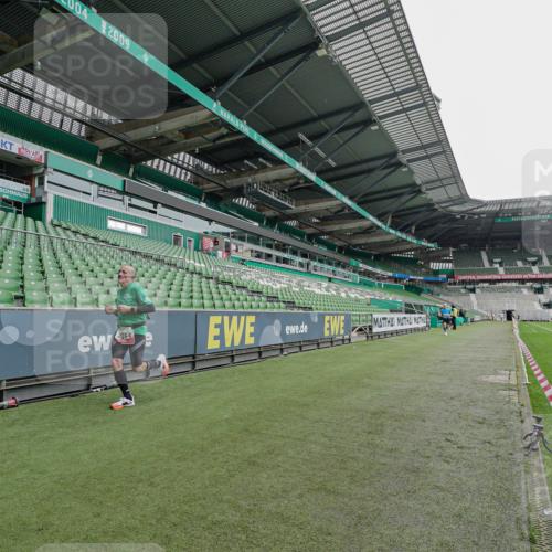 05.10.2025 - 20. swb-Marathon Bremen Michael Burmester http://msf.ph/oto/9228396 05.10.2025 12:31:33 Laufen im Stadion 6, 8, 566, 1293, 1814, 2054, 9110, 419, 426, 603, 999, 1565, 1647, 2056, 2133 meine-sportfotos.de