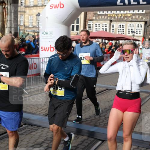 05.10.2025 - 20. swb-Marathon Bremen Yannick Fuchs http://msf.ph/oto/9228404 05.10.2025 10:58:53 Ziel 7163, 8585, 9346, 9359, 9370, 9540, 9622, 9714, 10263, 10561, 10591, 10679, 10871, 11078, 11290, 11651 meine-sportfotos.de
