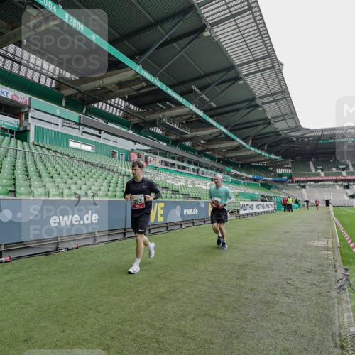 05.10.2025 - 20. swb-Marathon Bremen Michael Burmester http://msf.ph/oto/9228409 05.10.2025 12:32:16 Laufen im Stadion 141, 566, 569, 664, 908, 938, 1093, 1665, 2054, 6, 8, 9110 meine-sportfotos.de