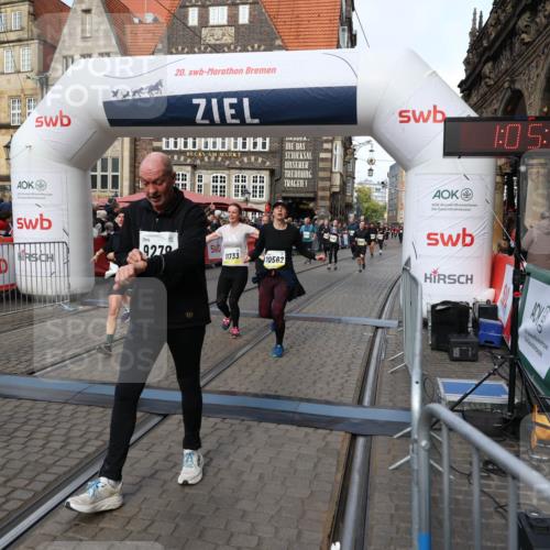 05.10.2025 - 20. swb-Marathon Bremen Yannick Fuchs http://msf.ph/oto/9228418 05.10.2025 11:01:46 Ziel 9269, 9278, 9322, 9432, 9782, 10026, 10030, 10056, 10324, 10562, 11223, 11463, 11493, 11732, 11733 meine-sportfotos.de