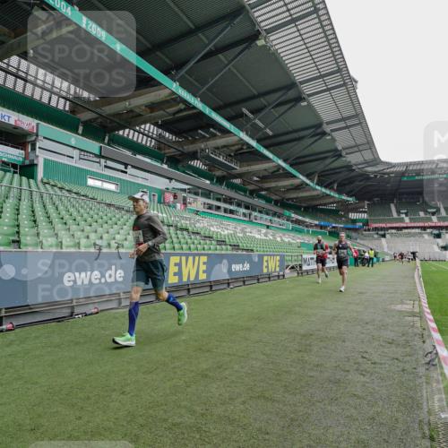 05.10.2025 - 20. swb-Marathon Bremen Michael Burmester http://msf.ph/oto/9228432 05.10.2025 12:32:35 Laufen im Stadion 141, 569, 650, 664, 746, 908, 938, 1093, 1665, 2033, 2682, 566, 2054 meine-sportfotos.de