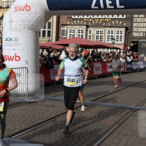 05.10.2025 - 20. swb-Marathon Bremen Yannick Fuchs http://msf.ph/oto/9228441 05.10.2025 10:58:55 Ziel 8585, 9346, 9370, 9540, 9622, 10263, 10561, 10591, 10679, 10871, 11290, 11651 meine-sportfotos.de