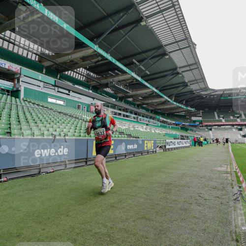 05.10.2025 - 20. swb-Marathon Bremen Michael Burmester http://msf.ph/oto/9228446 05.10.2025 12:32:38 Laufen im Stadion 141, 569, 650, 664, 746, 908, 938, 1093, 1494, 1665, 1928, 2033, 2682, 566, 938, 2054 meine-sportfotos.de