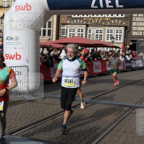 05.10.2025 - 20. swb-Marathon Bremen Yannick Fuchs http://msf.ph/oto/9228448 05.10.2025 10:58:55 Ziel 8585, 9346, 9370, 9540, 9622, 10263, 10561, 10591, 10679, 10871, 11290, 11651 meine-sportfotos.de