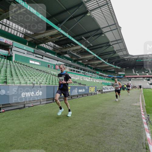 05.10.2025 - 20. swb-Marathon Bremen Michael Burmester http://msf.ph/oto/9228460 05.10.2025 12:32:52 Laufen im Stadion 218, 369, 569, 650, 664, 746, 850, 908, 1494, 1665, 1928, 2033, 2682, 141, 938, 1093, 1665 meine-sportfotos.de