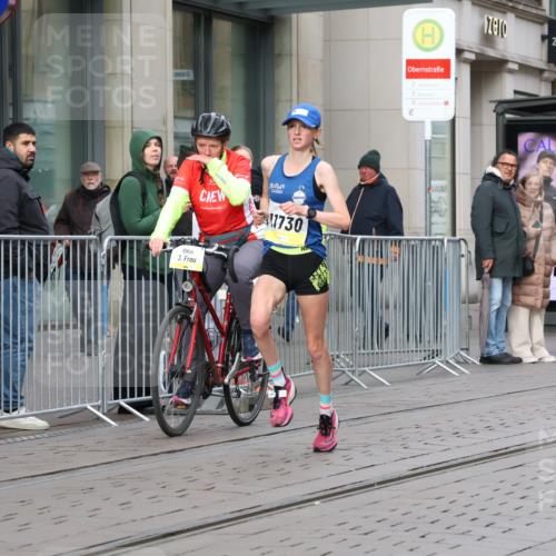 05.10.2025 - 20. swb-Marathon Bremen Strokosch-Dieckow http://msf.ph/oto/9228462 05.10.2025 10:32:26 Ziel 9280, 9996, 11730, 9280, 9996, 11730 meine-sportfotos.de