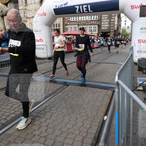 05.10.2025 - 20. swb-Marathon Bremen Yannick Fuchs http://msf.ph/oto/9228469 05.10.2025 11:01:47 Ziel 9269, 9278, 9294, 9322, 9432, 9782, 10026, 10030, 10056, 10324, 10370, 10562, 11223, 11463, 11732, 11733 meine-sportfotos.de