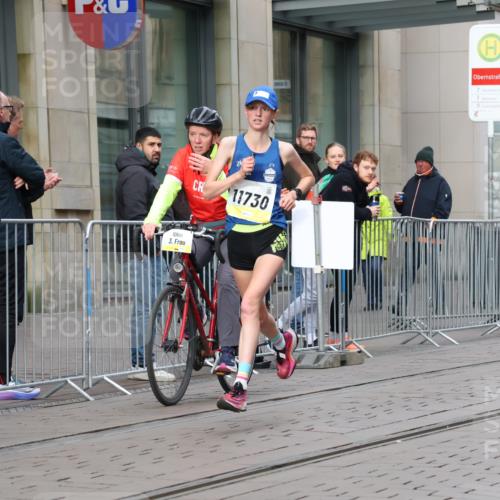 05.10.2025 - 20. swb-Marathon Bremen Strokosch-Dieckow http://msf.ph/oto/9228474 05.10.2025 10:32:27 Ziel 9996, 11730, 9996, 11730 meine-sportfotos.de