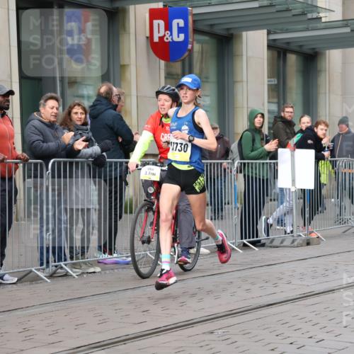 05.10.2025 - 20. swb-Marathon Bremen Strokosch-Dieckow http://msf.ph/oto/9228480 05.10.2025 10:32:27 Ziel 9996, 11730, 9996, 11730 meine-sportfotos.de