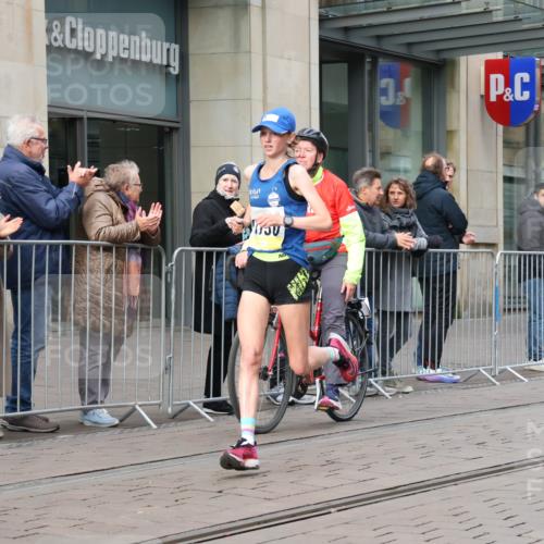 05.10.2025 - 20. swb-Marathon Bremen Strokosch-Dieckow http://msf.ph/oto/9228495 05.10.2025 10:32:27 Ziel 9996, 11730, 9996, 11730 meine-sportfotos.de