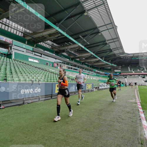 05.10.2025 - 20. swb-Marathon Bremen Michael Burmester http://msf.ph/oto/9228512 05.10.2025 12:33:07 Laufen im Stadion 121, 218, 363, 369, 650, 664, 746, 850, 908, 1494, 1617, 1889, 1913, 1928, 2000, 2033, 2267, 2682, 4251, 6957, 8582, 569, 1093, 1665 meine-sportfotos.de