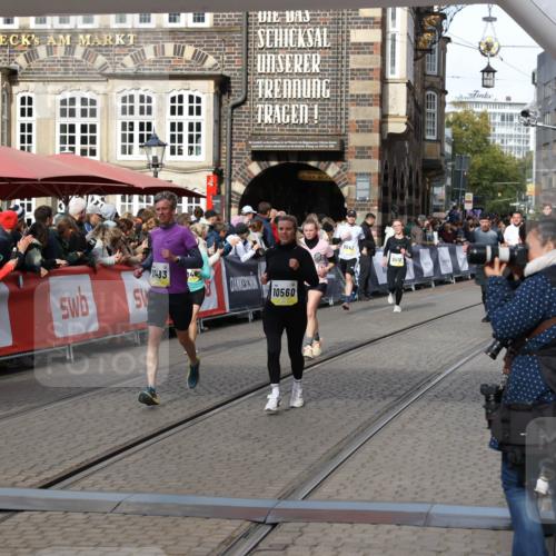 05.10.2025 - 20. swb-Marathon Bremen Yannick Fuchs http://msf.ph/oto/9228517 05.10.2025 10:58:58 Ziel 9346, 9349, 10080, 10263, 10560, 10561, 11290, 11483, 11651 meine-sportfotos.de