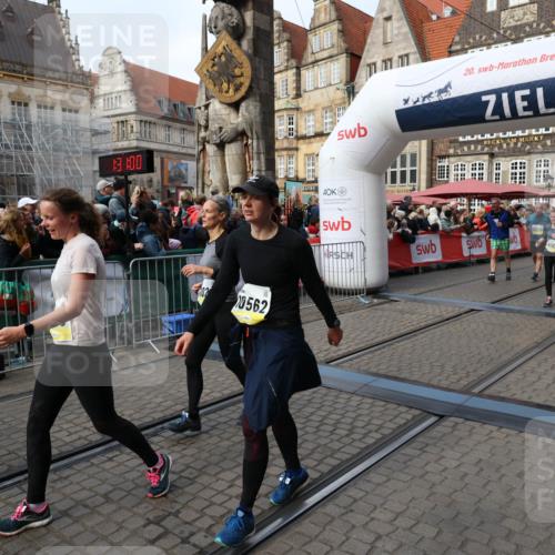 05.10.2025 - 20. swb-Marathon Bremen Yannick Fuchs http://msf.ph/oto/9228524 05.10.2025 11:01:49 Ziel 9189, 9269, 9278, 9294, 9432, 9782, 10026, 10030, 10056, 10324, 10370, 10562, 10903, 10904, 11223, 11463, 11732, 11733 meine-sportfotos.de
