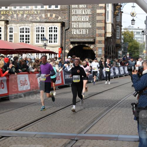 05.10.2025 - 20. swb-Marathon Bremen Yannick Fuchs http://msf.ph/oto/9228531 05.10.2025 10:58:58 Ziel 9346, 9349, 10080, 10263, 10560, 10561, 11290, 11483, 11651 meine-sportfotos.de