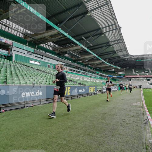 05.10.2025 - 20. swb-Marathon Bremen Michael Burmester http://msf.ph/oto/9228534 05.10.2025 12:33:13 Laufen im Stadion 121, 218, 307, 363, 369, 650, 664, 746, 850, 908, 1070, 1372, 1494, 1617, 1889, 1913, 1928, 2000, 2033, 2267, 2682, 4251, 6957, 7259, 8582, 569, 908 meine-sportfotos.de