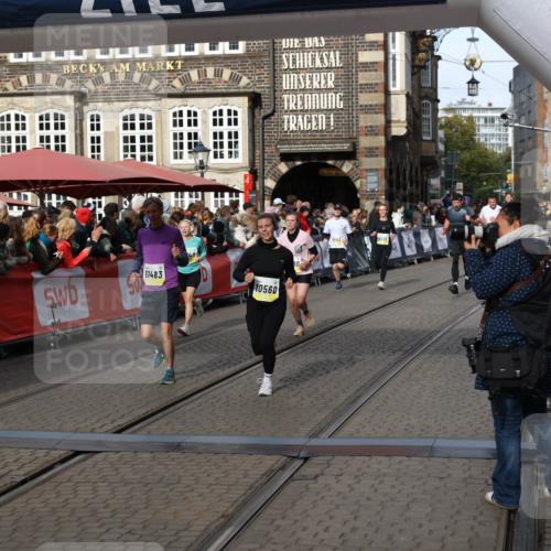 05.10.2025 - 20. swb-Marathon Bremen Yannick Fuchs http://msf.ph/oto/9228546 05.10.2025 10:58:59 Ziel 9349, 9518, 9542, 10080, 10263, 10560, 10561, 11290, 11483, 11612, 11651 meine-sportfotos.de