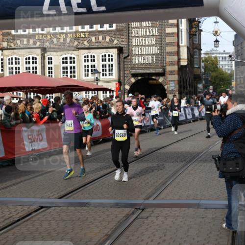 05.10.2025 - 20. swb-Marathon Bremen Yannick Fuchs http://msf.ph/oto/9228554 05.10.2025 10:58:59 Ziel 9349, 9518, 9542, 10080, 10263, 10560, 10561, 11290, 11483, 11612, 11651 meine-sportfotos.de