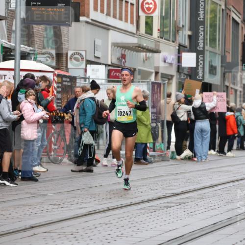 05.10.2025 - 20. swb-Marathon Bremen Strokosch-Dieckow http://msf.ph/oto/9228558 05.10.2025 10:33:18 Ziel 9320, 10247, 11130, 9320, 10247, 11130 meine-sportfotos.de