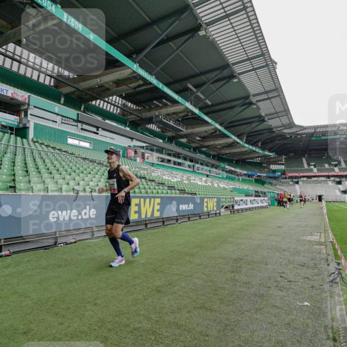 05.10.2025 - 20. swb-Marathon Bremen Michael Burmester http://msf.ph/oto/9228562 05.10.2025 12:33:24 Laufen im Stadion 121, 218, 307, 363, 369, 474, 746, 850, 900, 1070, 1360, 1372, 1494, 1617, 1889, 1913, 1928, 2000, 2033, 2267, 2682, 4251, 6957, 7259, 8582, 650, 664, 908 meine-sportfotos.de
