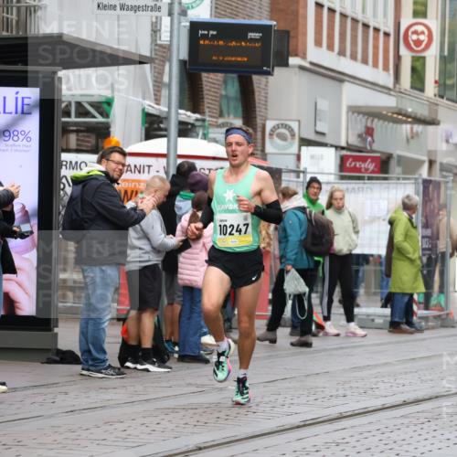 05.10.2025 - 20. swb-Marathon Bremen Strokosch-Dieckow http://msf.ph/oto/9228566 05.10.2025 10:33:19 Ziel 9320, 10247, 11130, 9320, 10247, 11130 meine-sportfotos.de