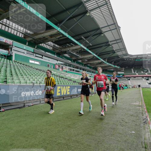 05.10.2025 - 20. swb-Marathon Bremen Michael Burmester http://msf.ph/oto/9228570 05.10.2025 12:33:31 Laufen im Stadion 121, 218, 307, 363, 369, 474, 746, 850, 900, 1070, 1360, 1372, 1494, 1617, 1889, 1913, 1928, 2000, 2267, 2682, 4251, 5640, 6957, 7259, 8550, 8582, 9046, 650, 664, 908, 2033 meine-sportfotos.de