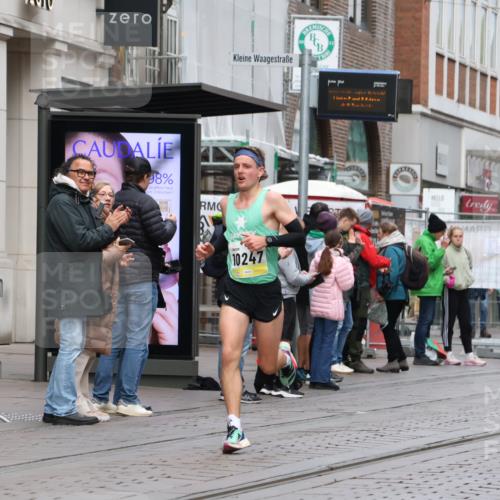 05.10.2025 - 20. swb-Marathon Bremen Strokosch-Dieckow http://msf.ph/oto/9228572 05.10.2025 10:33:20 Ziel 9320, 10247, 11130, 9320, 10247, 11130 meine-sportfotos.de