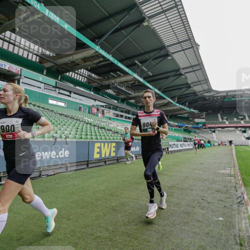 05.10.2025 - 20. swb-Marathon Bremen Michael Burmester http://msf.ph/oto/9228574 05.10.2025 12:33:32 Laufen im Stadion 121, 218, 307, 363, 369, 474, 746, 850, 900, 1070, 1360, 1372, 1494, 1617, 1889, 1913, 1928, 2000, 2267, 2682, 4251, 5640, 6957, 7259, 8550, 8582, 9046, 650, 664, 908, 2033, 2682 meine-sportfotos.de