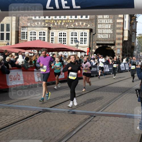 05.10.2025 - 20. swb-Marathon Bremen Yannick Fuchs http://msf.ph/oto/9228576 05.10.2025 10:58:59 Ziel 9349, 9518, 9542, 10080, 10263, 10560, 10561, 11290, 11483, 11612, 11651 meine-sportfotos.de