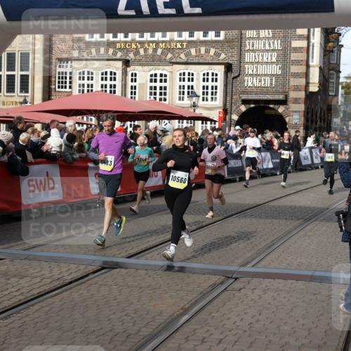 05.10.2025 - 20. swb-Marathon Bremen Yannick Fuchs http://msf.ph/oto/9228579 05.10.2025 10:58:59 Ziel 9349, 9518, 9542, 10080, 10263, 10560, 10561, 11290, 11483, 11612, 11651 meine-sportfotos.de