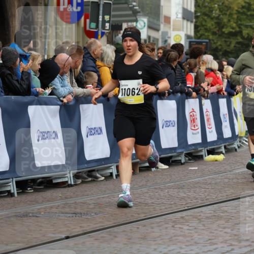 05.10.2025 - 20. swb-Marathon Bremen Strokosch-Dieckow http://msf.ph/oto/9228585 05.10.2025 10:50:39 Ziel 9230, 9299, 9578, 9658, 9742, 9832, 9969, 9986, 10043, 10251, 10279, 10479, 11062, 11451, 11466, 11543, 11661 meine-sportfotos.de