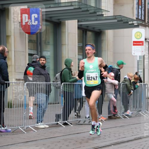 05.10.2025 - 20. swb-Marathon Bremen Strokosch-Dieckow http://msf.ph/oto/9228587 05.10.2025 10:33:22 Ziel 9320, 10247, 11130, 9320, 10247, 11130 meine-sportfotos.de