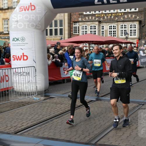 05.10.2025 - 20. swb-Marathon Bremen Yannick Fuchs http://msf.ph/oto/9228588 05.10.2025 11:01:50 Ziel 9189, 9269, 9294, 9432, 9782, 10004, 10026, 10030, 10370, 10562, 10903, 10904, 11223, 11463, 11732, 11733 meine-sportfotos.de