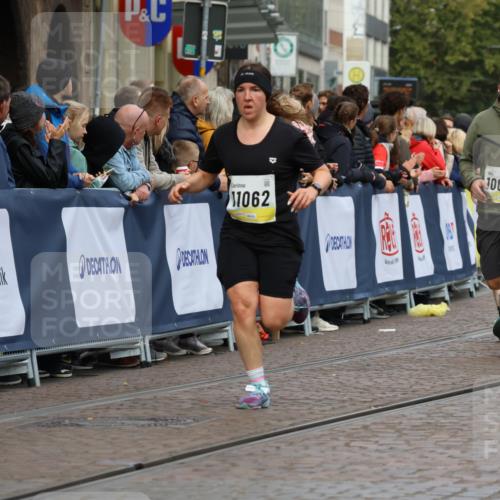 05.10.2025 - 20. swb-Marathon Bremen Strokosch-Dieckow http://msf.ph/oto/9228600 05.10.2025 10:50:39 Ziel 9230, 9299, 9578, 9658, 9742, 9832, 9969, 9986, 10043, 10251, 10279, 10479, 11062, 11451, 11466, 11543, 11661 meine-sportfotos.de