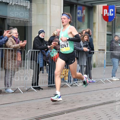 05.10.2025 - 20. swb-Marathon Bremen Strokosch-Dieckow http://msf.ph/oto/9228604 05.10.2025 10:33:23 Ziel 9320, 10247, 11130, 9320, 10247, 11130 meine-sportfotos.de