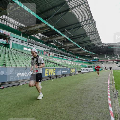05.10.2025 - 20. swb-Marathon Bremen Michael Burmester http://msf.ph/oto/9228613 05.10.2025 12:33:46 Laufen im Stadion 121, 218, 307, 363, 474, 838, 900, 993, 1070, 1338, 1360, 1372, 1617, 1889, 1913, 2000, 2267, 3552, 4251, 5640, 6957, 6984, 7259, 7442, 8550, 8582, 9046, 369, 746, 850, 1494, 1928, 2682 meine-sportfotos.de